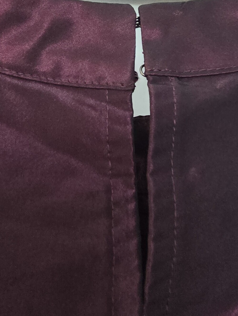 Express - Taffeta Puff Sleeve Mock Neck Long Sleeve Top - Picture 5 of 7